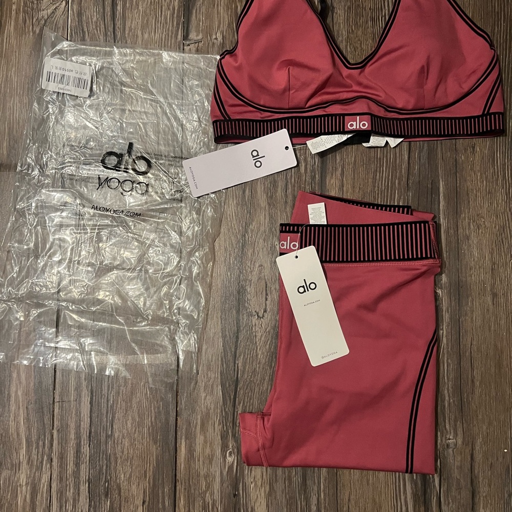 Alo Women’s Burgundy Bra & Leggings Set Size L NWT